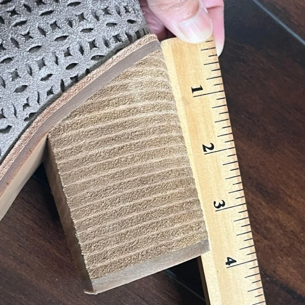 Jeffrey Campbell Women's Medera Cutout Ankle Booties Suede Taupe size 9 Boho - Picture 10 of 10